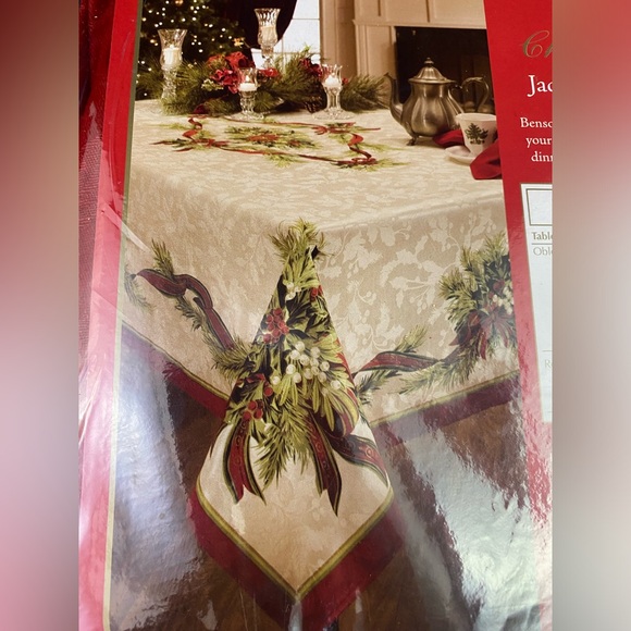 NIP Fabric Printed Tablecloth Benson Mills Christmas Ribbons 52 x 70" Oblong - Picture 4 of 7